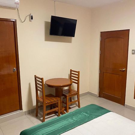 Tariri Hotel Pucallpa Buitenkant foto