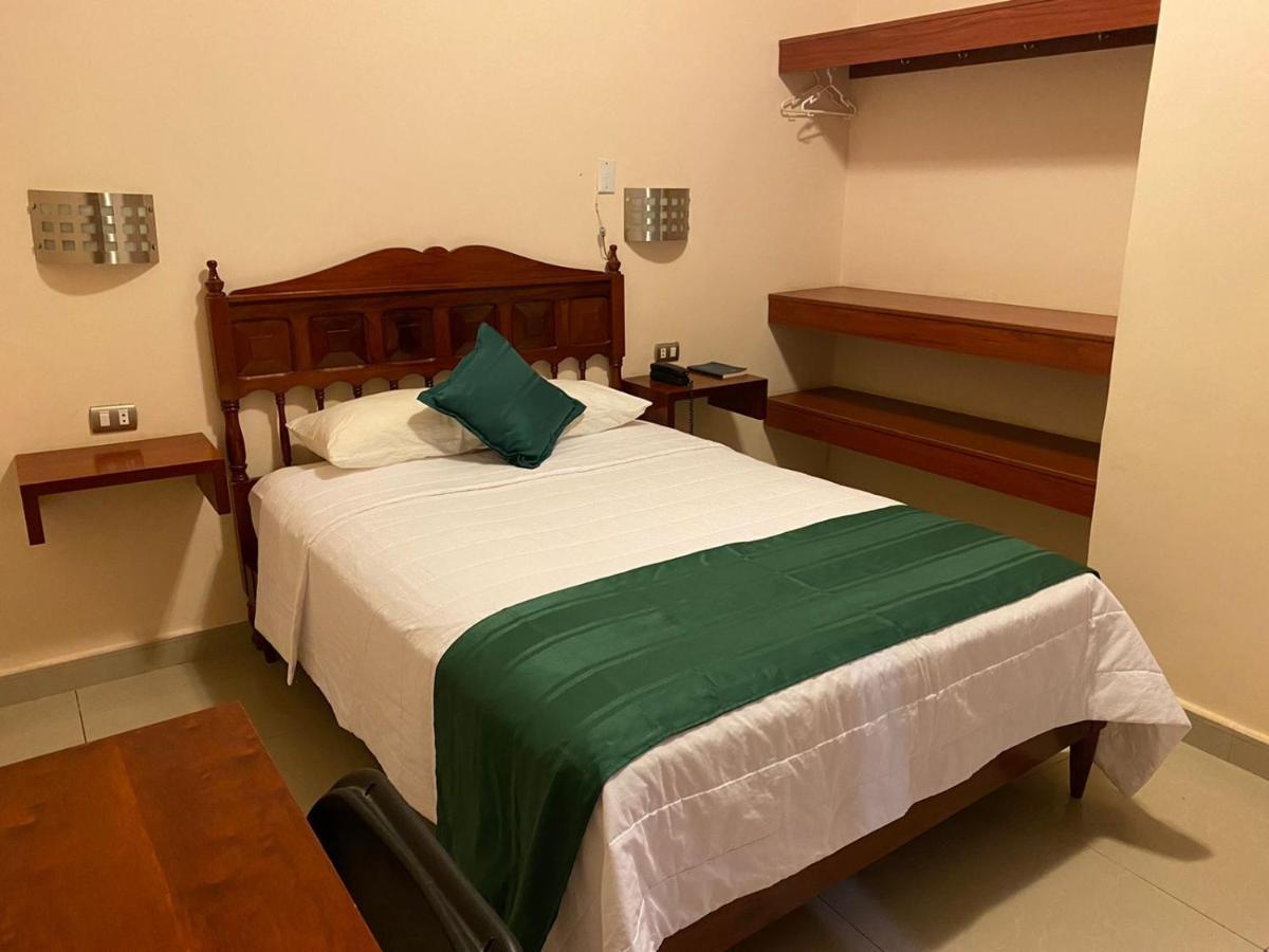 Tariri Hotel Pucallpa Buitenkant foto