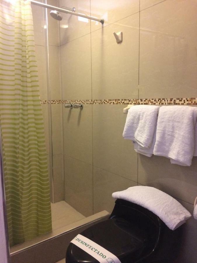 Tariri Hotel Pucallpa Buitenkant foto